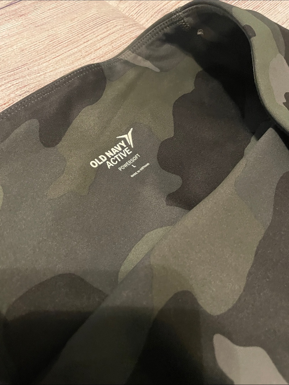 Old Navy Olive Camo High-Waist Bike Shorts with Side Pockets - Picture 3 of 5